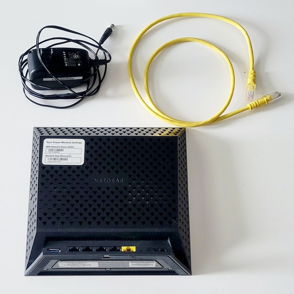 Netgear Black R6200v2 Router - Picture 2 of 3
